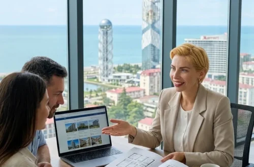 Charlotte prüft mit Käufern aktuelle Immobilienangebote in Georgien
