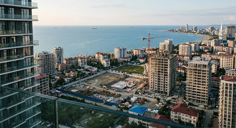 Sichtachse einer Meerblickwohnung in Batumi und mögliche Bebauung
